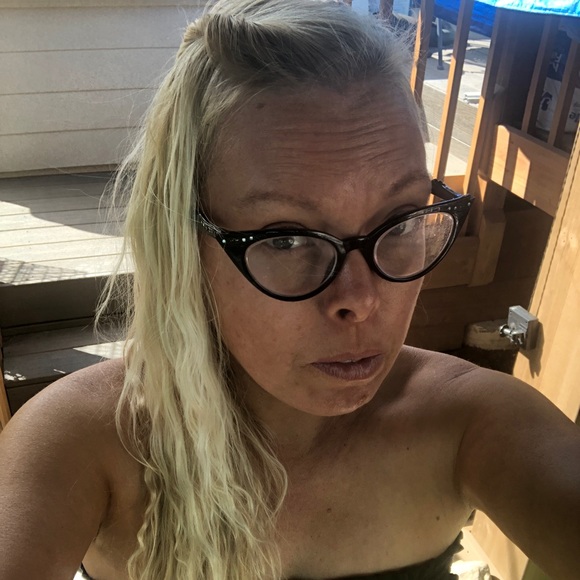 Meet your Posher, Chloe - Picture 3 of 4